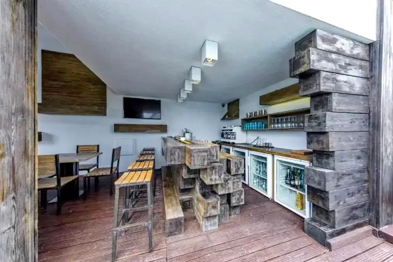 Crișan Cazare | Motel (K1326-13) Imaginea poate fi supusă drepturilor de autor. Se recomandă contactarea titularului drepturilor.