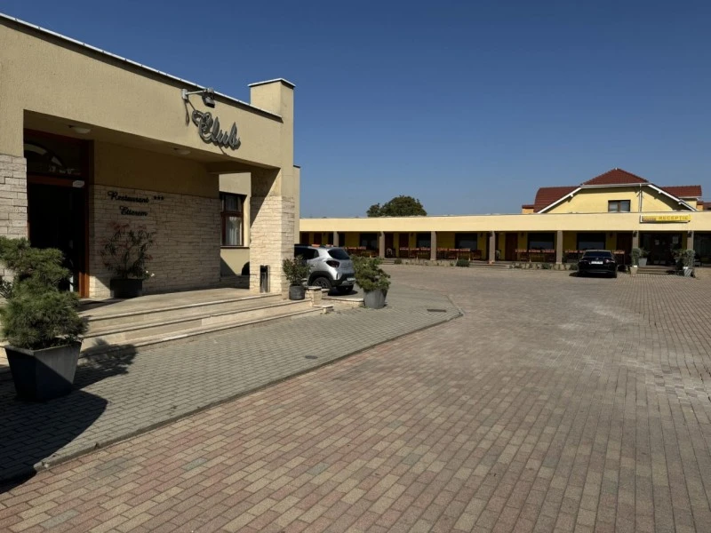 Satu Mare Cazare | Hotel*** (K1142-43) Imaginea poate fi supusă drepturilor de autor. Se recomandă contactarea titularului drepturilor.