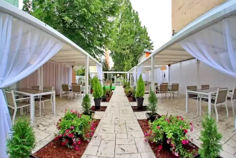 Satu Mare Cazare | Camping / Popas turistic (K1063-10) Imaginea poate fi supusă drepturilor de autor. Se recomandă contactarea titularului drepturilor.