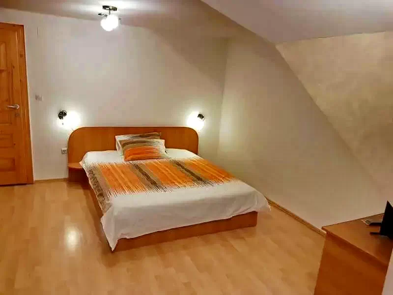 Băile Herculane Cazare | Pensiune (K0544-14) Imaginea poate fi supusă drepturilor de autor. Se recomandă contactarea titularului drepturilor.