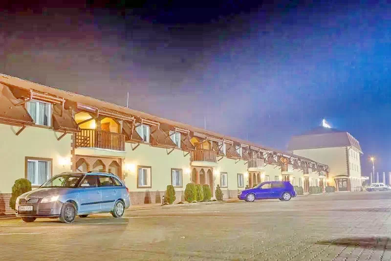 Târgu Mureș Cazare | Hotel*** (K1346-8) Imaginea poate fi supusă drepturilor de autor. Se recomandă contactarea titularului drepturilor.