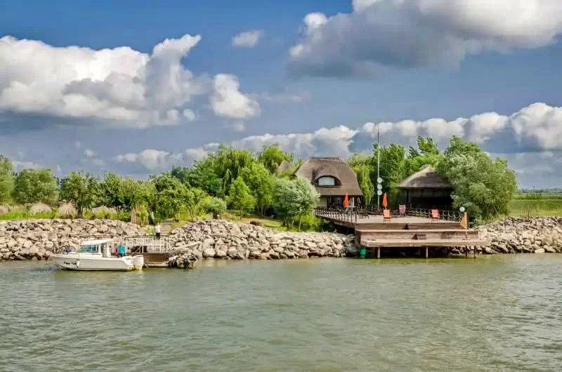 Cazare Vulturu - Aqua Villa **** | Vulturu - Aqua Villa ****. Imaginea poate fi supusă drepturilor de autor. Se recomandă contactarea titularului drepturilor.