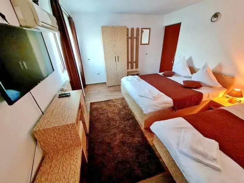 Crișan Cazare | Motel (K1333-10) Imaginea poate fi supusă drepturilor de autor. Se recomandă contactarea titularului drepturilor.