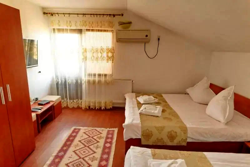 Crișan Cazare | Motel (K1333-13) Imaginea poate fi supusă drepturilor de autor. Se recomandă contactarea titularului drepturilor.