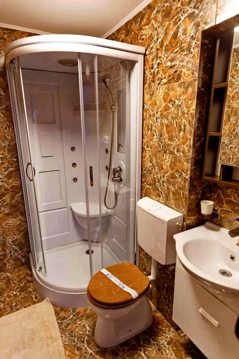 Crișan Cazare | Motel (K1333-19) Imaginea poate fi supusă drepturilor de autor. Se recomandă contactarea titularului drepturilor.