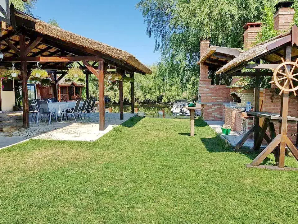 Crișan Cazare | Motel (K1333-30) Imaginea poate fi supusă drepturilor de autor. Se recomandă contactarea titularului drepturilor.