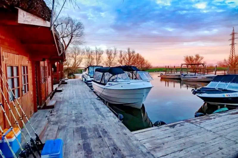 Crișan Cazare | Motel (K1333-35) Imaginea poate fi supusă drepturilor de autor. Se recomandă contactarea titularului drepturilor.