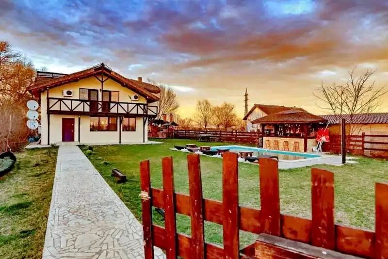 Crișan Cazare | Pensiune (K1333-42) Imaginea poate fi supusă drepturilor de autor. Se recomandă contactarea titularului drepturilor.