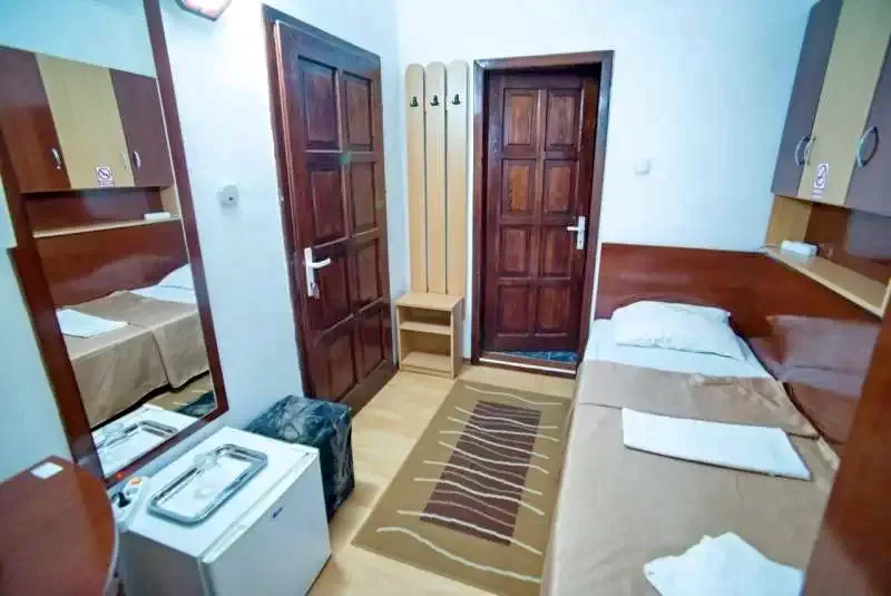 Tulcea Cazare | Pensiune (K1314-7) Imaginea poate fi supusă drepturilor de autor. Se recomandă contactarea titularului drepturilor.