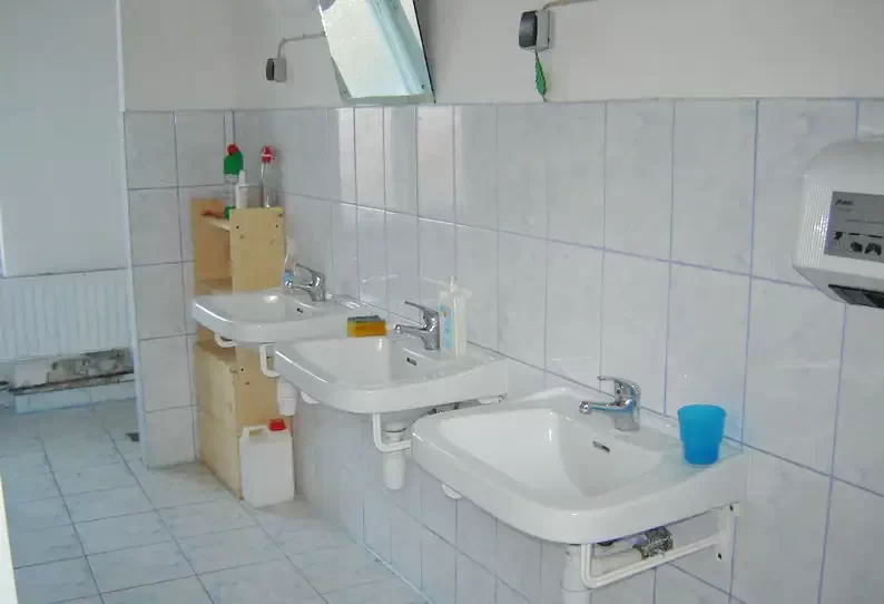 Algyógy Szállás | Hostel (K0115-28) A kép szerzői jogvédelem alatt állhat. Javasolt a kapcsolatfelvétel a jog tulajdonossal.