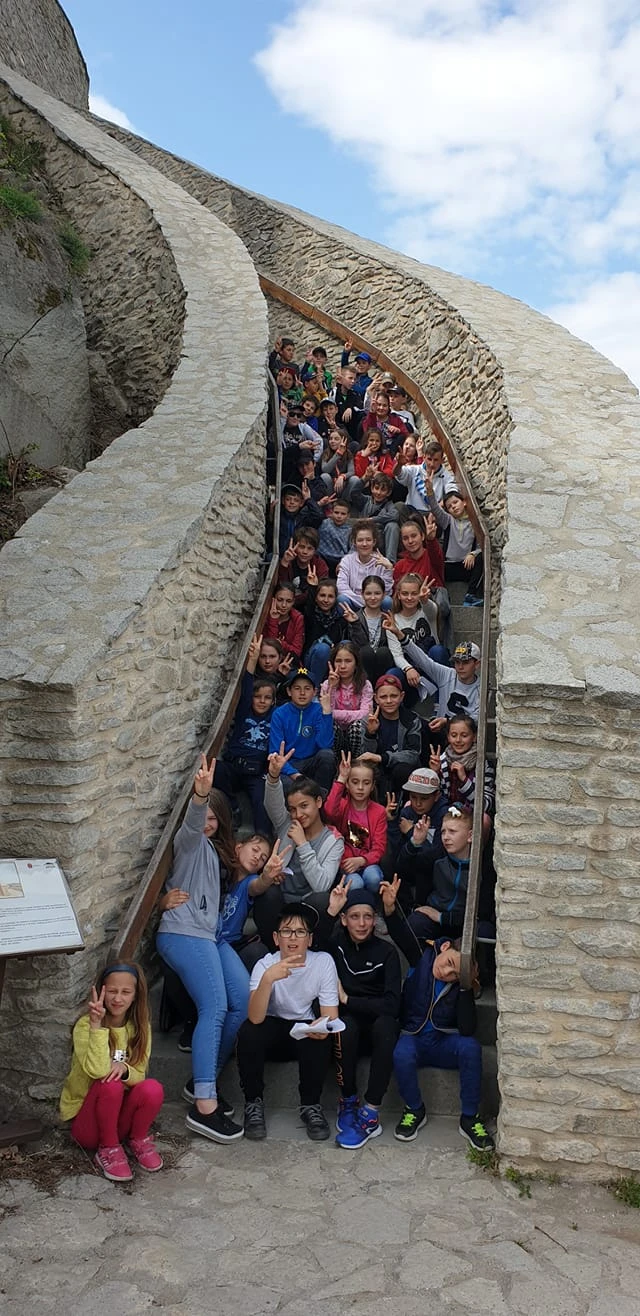 Geoagiu Cazare | Vilă turistică (K0115-48) Imaginea poate fi supusă drepturilor de autor. Se recomandă contactarea titularului drepturilor.