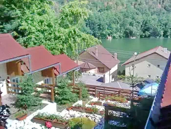 Hunedoara Cazare | Cabană (K1406-17) Imaginea poate fi supusă drepturilor de autor. Se recomandă contactarea titularului drepturilor.