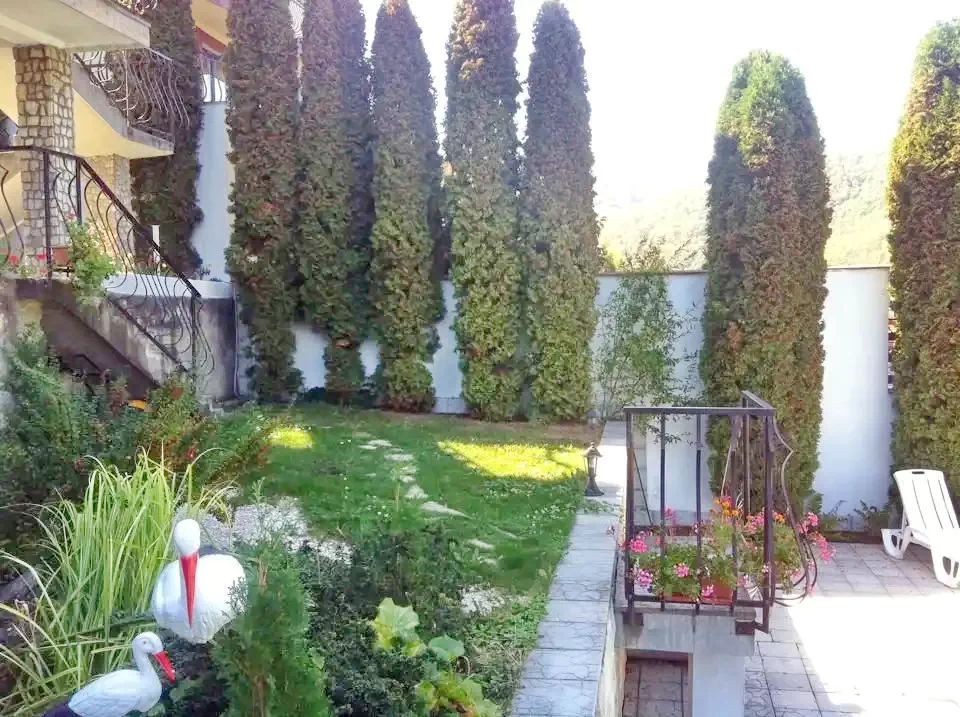 Hunedoara Cazare | Cabană (K1406-33) Imaginea poate fi supusă drepturilor de autor. Se recomandă contactarea titularului drepturilor.