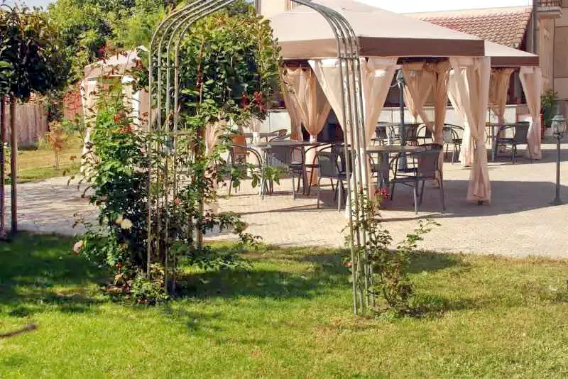 Timișoara Cazare | Pensiune (K0920-23) Imaginea poate fi supusă drepturilor de autor. Se recomandă contactarea titularului drepturilor.