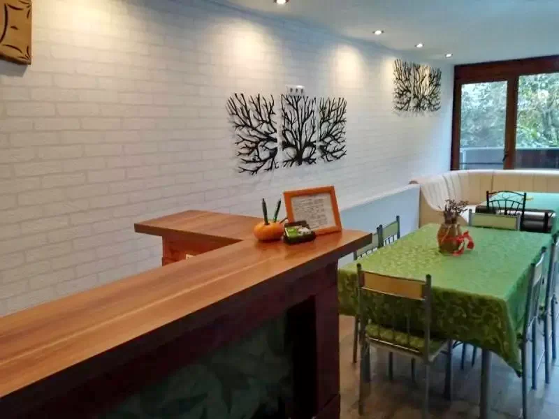 Baia Sprie Cazare | Motel (K0964-14) Imaginea poate fi supusă drepturilor de autor. Se recomandă contactarea titularului drepturilor.