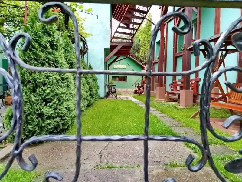Cazare Baia Sprie - Pensiunea Verde *** | Felsőbánya - Zöld Panzió ***. Imaginea poate fi supusă drepturilor de autor. Se recomandă contactarea titularului drepturilor.