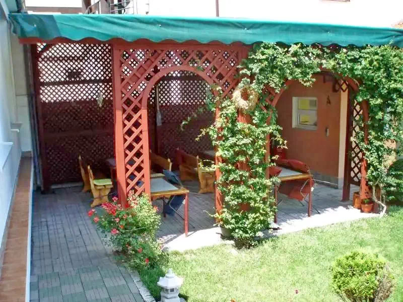 Eforie Sud Cazare | Camping / Popas turistic (K1311-11) Imaginea poate fi supusă drepturilor de autor. Se recomandă contactarea titularului drepturilor.