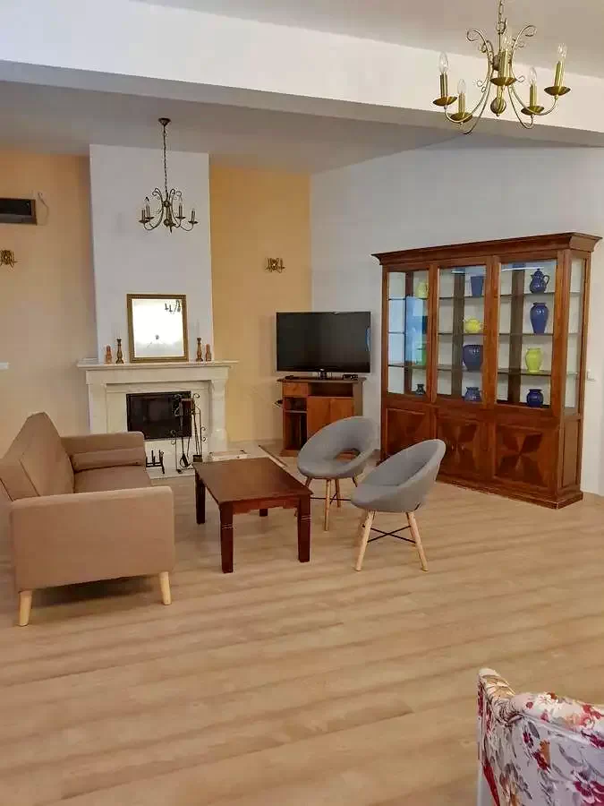  Szállás | Villa (K1311-14) A kép szerzői jogvédelem alatt állhat. Javasolt a kapcsolatfelvétel a jog tulajdonossal.