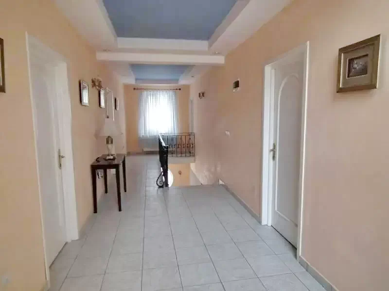  Szállás | Villa (K1311-25) A kép szerzői jogvédelem alatt állhat. Javasolt a kapcsolatfelvétel a jog tulajdonossal.
