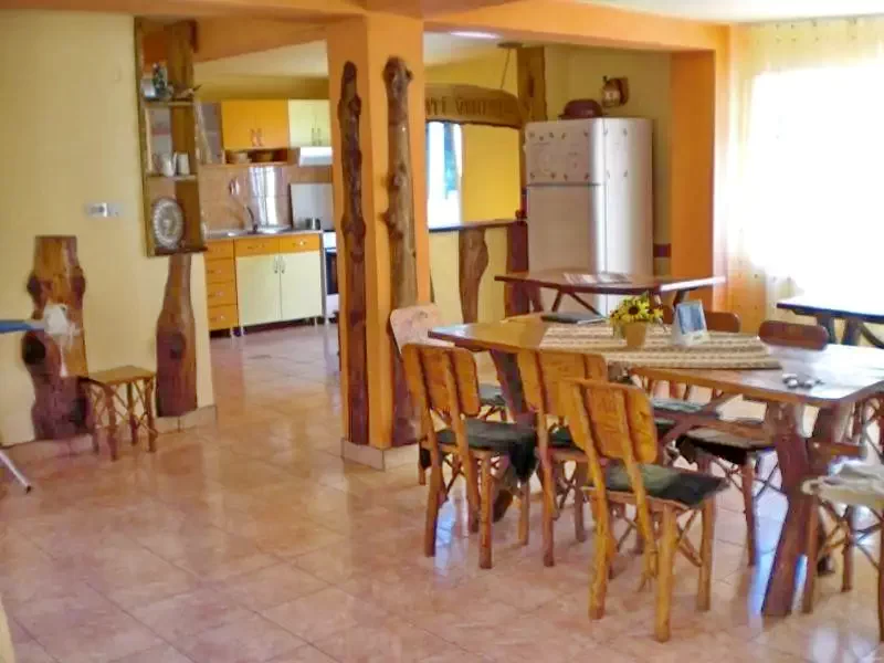 Cârțișoara Cazare | Motel (K0556-2) Imaginea poate fi supusă drepturilor de autor. Se recomandă contactarea titularului drepturilor.