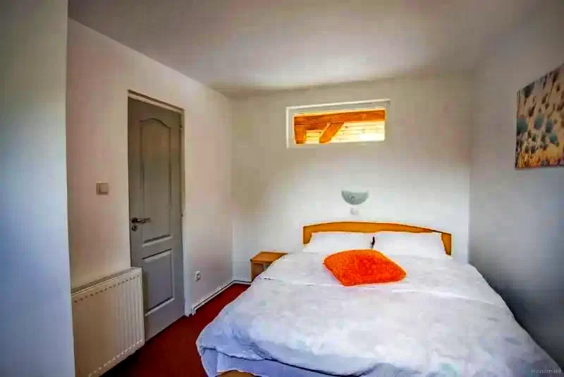 Kercisóra Szállás | Motel (K0556-25) A kép szerzői jogvédelem alatt állhat. Javasolt a kapcsolatfelvétel a jog tulajdonossal.