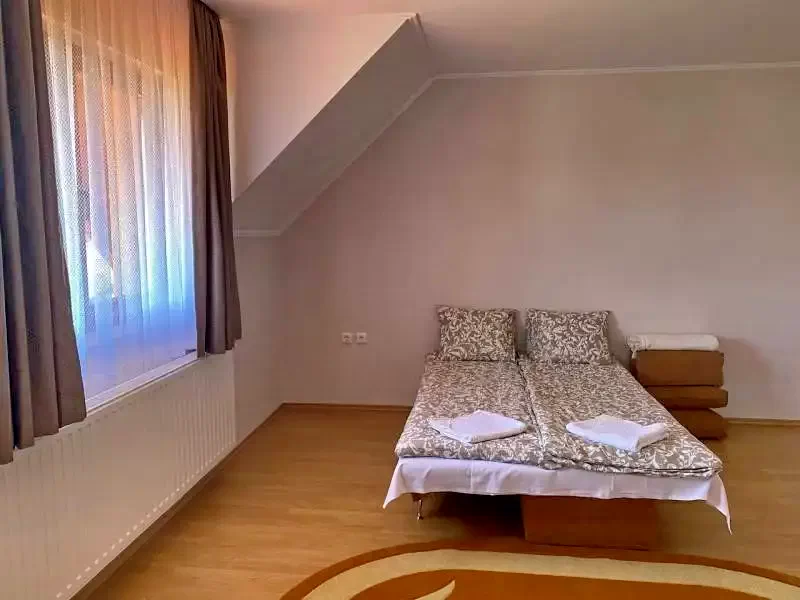Farkaslaka Szállás | Kulcsosház (K1123-8) A kép szerzői jogvédelem alatt állhat. Javasolt a kapcsolatfelvétel a jog tulajdonossal.
