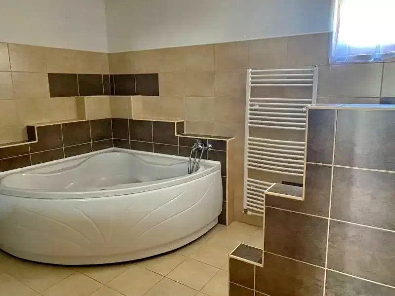 Lupeni Cazare | Cabană (K1123-9) Imaginea poate fi supusă drepturilor de autor. Se recomandă contactarea titularului drepturilor.