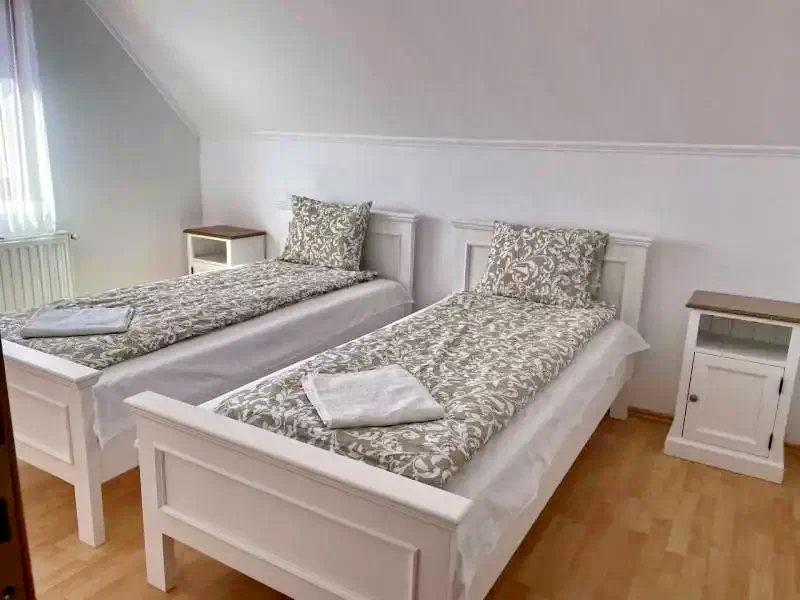Lupeni Cazare | Cabană (K1123-11) Imaginea poate fi supusă drepturilor de autor. Se recomandă contactarea titularului drepturilor.
