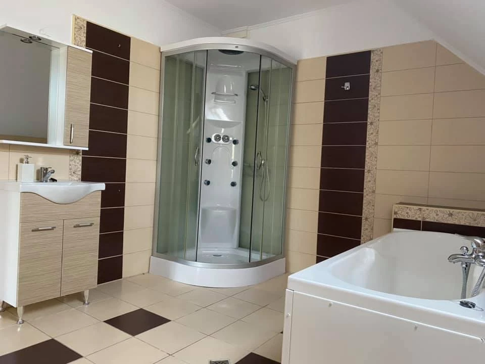 Lupeni Cazare | Cabană (K1123-12) Imaginea poate fi supusă drepturilor de autor. Se recomandă contactarea titularului drepturilor.