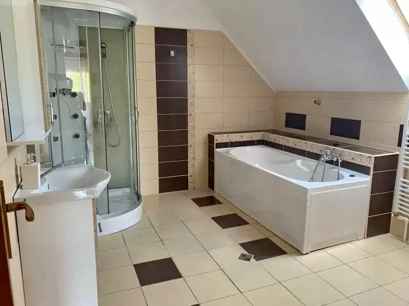 Lupeni Cazare | Cabană (K1123-18) Imaginea poate fi supusă drepturilor de autor. Se recomandă contactarea titularului drepturilor.