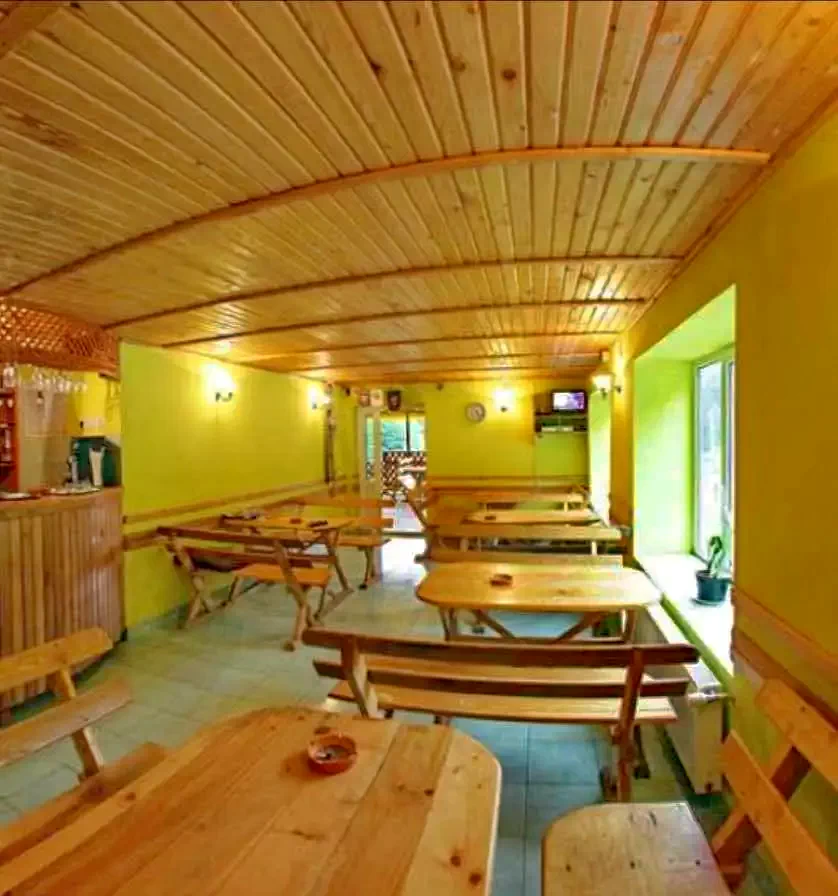 Coada Lacului Lesu Cazare | Motel (K1032-2) Imaginea poate fi supusă drepturilor de autor. Se recomandă contactarea titularului drepturilor.