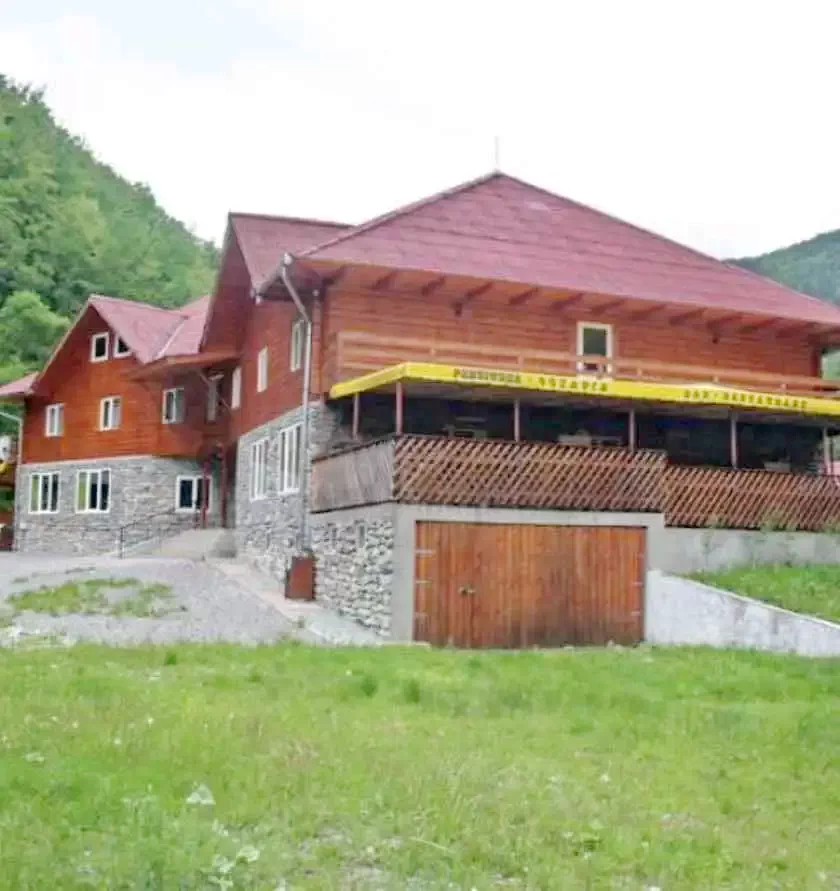 Coada Lacului Lesu Cazare | Motel (K1032-4) Imaginea poate fi supusă drepturilor de autor. Se recomandă contactarea titularului drepturilor.