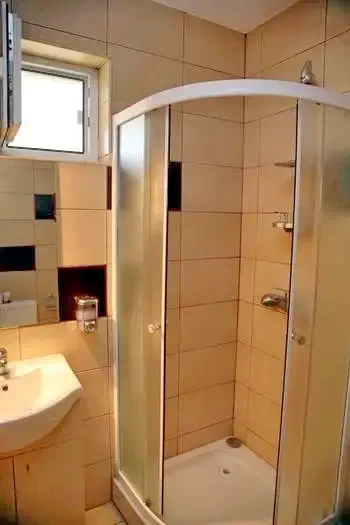 Hidișelu de Sus Cazare | Hotel**** (K0207-15) Imaginea poate fi supusă drepturilor de autor. Se recomandă contactarea titularului drepturilor.