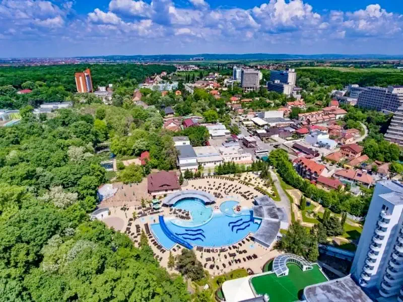 Hidișelu de Sus Cazare | Hotel**** (K0207-44) Imaginea poate fi supusă drepturilor de autor. Se recomandă contactarea titularului drepturilor.