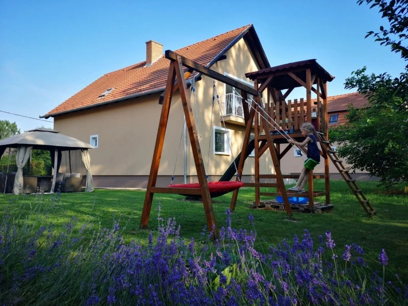 Kehidakustány Szállás | Kulcsosház (K0752-10) A kép szerzői jogvédelem alatt állhat. Javasolt a kapcsolatfelvétel a jog tulajdonossal.