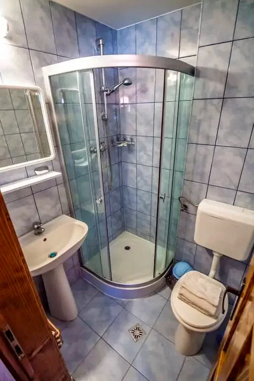 Băile Tușnad Cazare | Camping / Popas turistic (K0687-8) Imaginea poate fi supusă drepturilor de autor. Se recomandă contactarea titularului drepturilor.