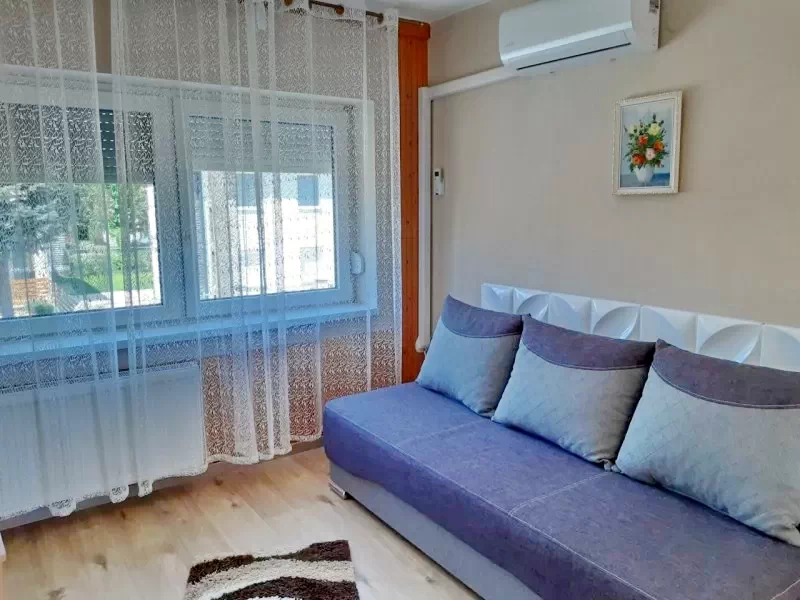  Cazare | Casă de oaspeți (K1107-14) Imaginea poate fi supusă drepturilor de autor. Se recomandă contactarea titularului drepturilor.