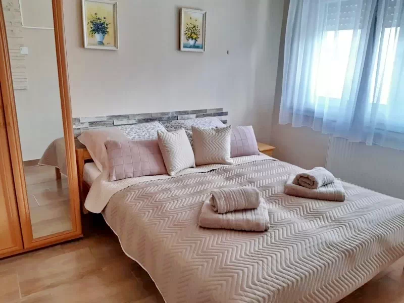  Cazare | Casă de oaspeți (K1107-17) Imaginea poate fi supusă drepturilor de autor. Se recomandă contactarea titularului drepturilor.
