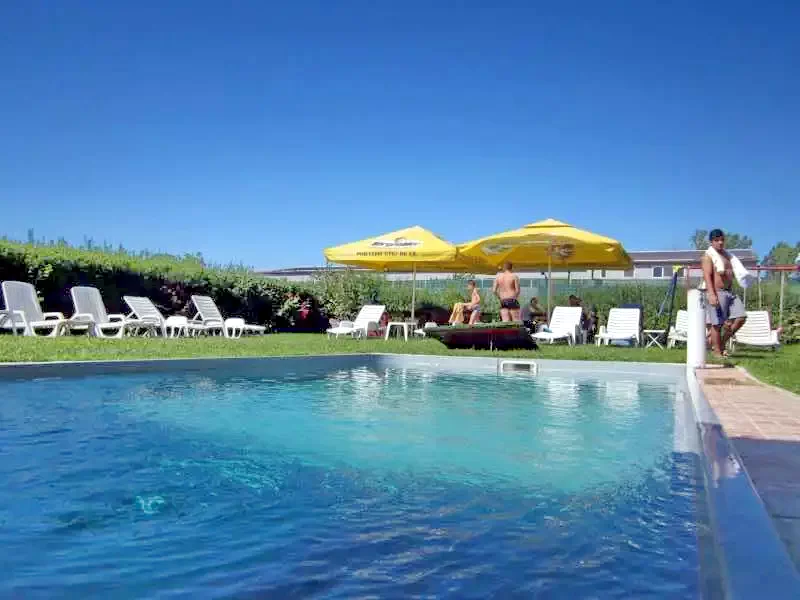 Bistrița Cazare | Motel (K0925-22) Imaginea poate fi supusă drepturilor de autor. Se recomandă contactarea titularului drepturilor.