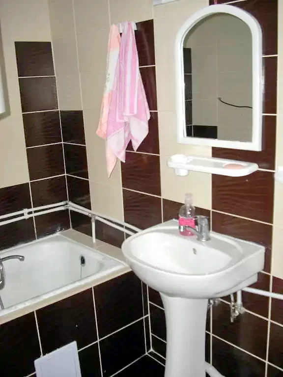 Sarmizegetusa Cazare | Motel (K0420-11) Imaginea poate fi supusă drepturilor de autor. Se recomandă contactarea titularului drepturilor.