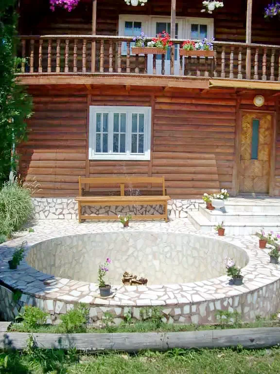 Sarmizegetusa Cazare | Pensiune (K0420-19) Imaginea poate fi supusă drepturilor de autor. Se recomandă contactarea titularului drepturilor.