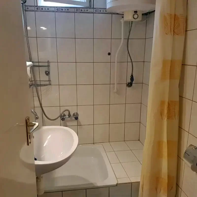  Cazare | Cabană (K0938-5) Imaginea poate fi supusă drepturilor de autor. Se recomandă contactarea titularului drepturilor.
