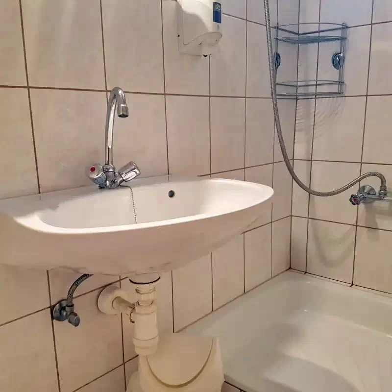 Cazare | Cabană (K0938-6) Imaginea poate fi supusă drepturilor de autor. Se recomandă contactarea titularului drepturilor.