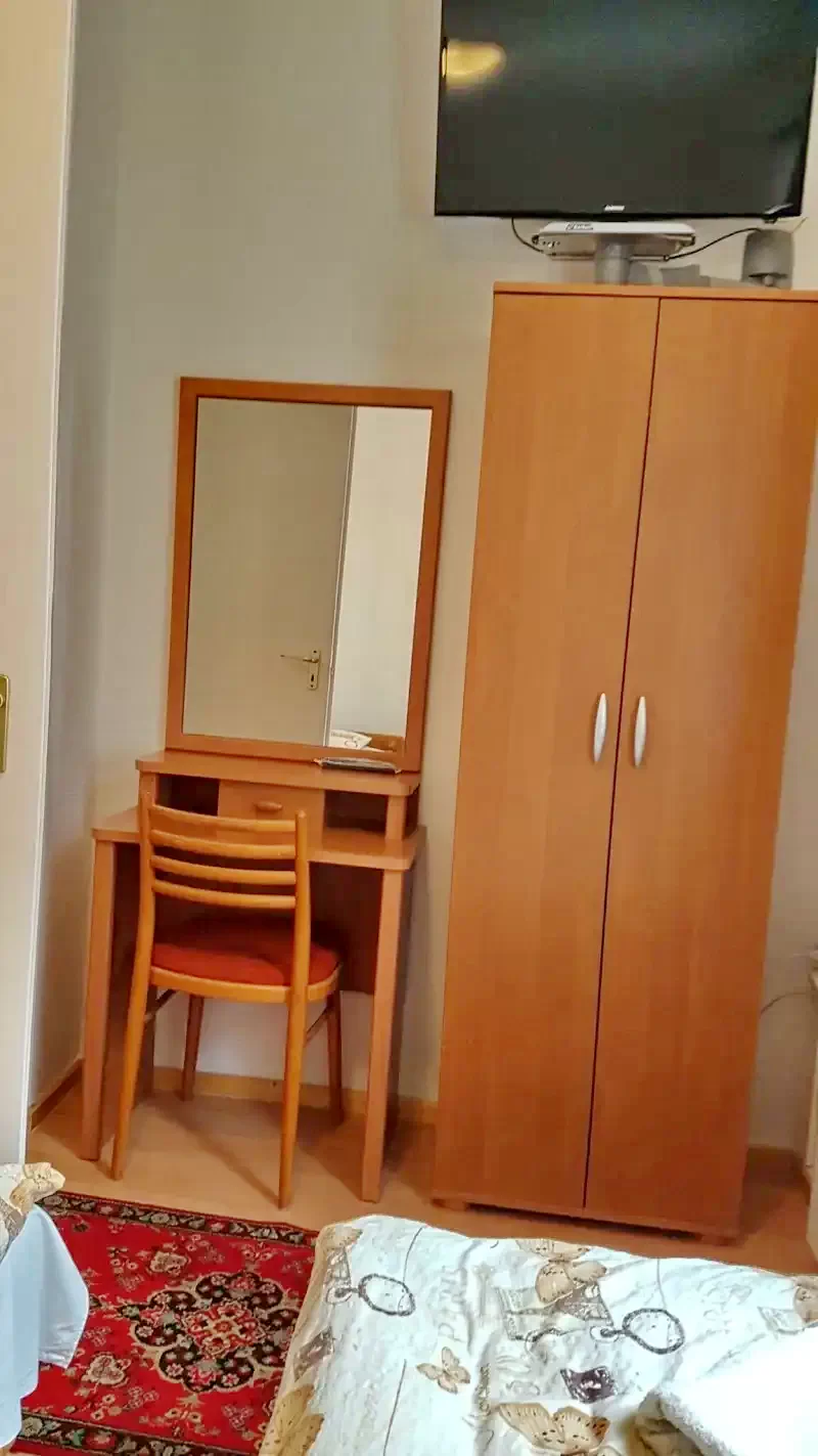  Cazare | Cabană (K0938-12) Imaginea poate fi supusă drepturilor de autor. Se recomandă contactarea titularului drepturilor.