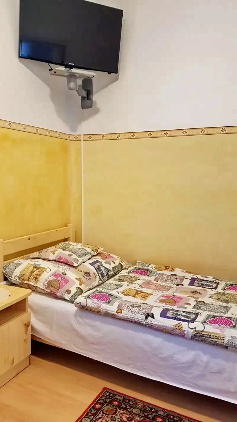  Cazare | Cabană (K0938-13) Imaginea poate fi supusă drepturilor de autor. Se recomandă contactarea titularului drepturilor.