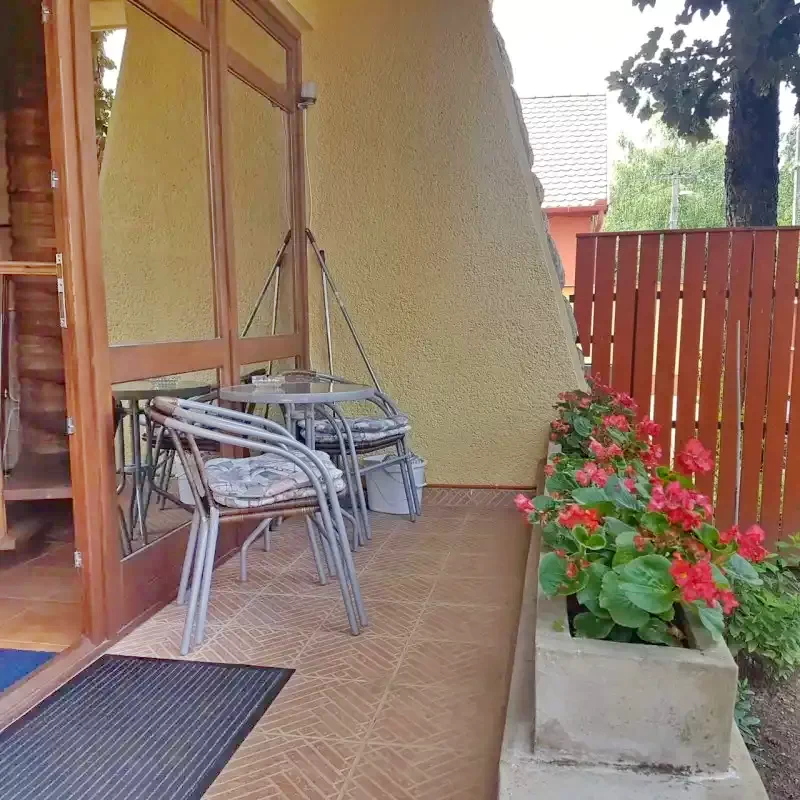  Cazare | Sat de vacanță (K0938-14) Imaginea poate fi supusă drepturilor de autor. Se recomandă contactarea titularului drepturilor.