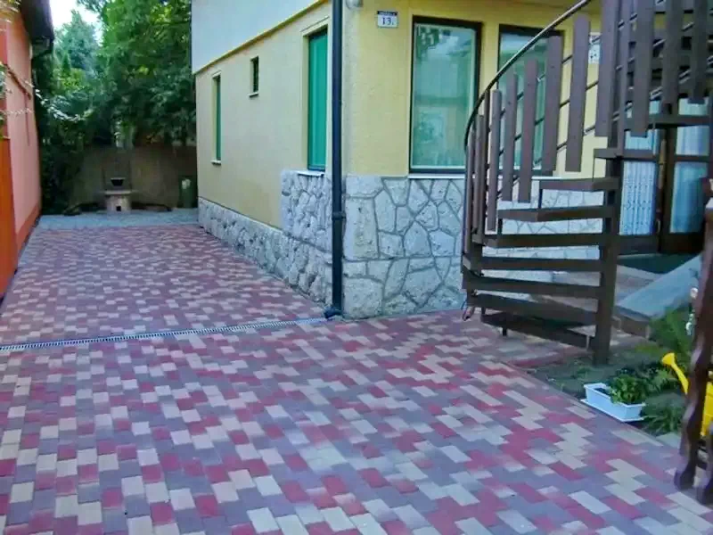  Cazare | Sat de vacanță (K0938-15) Imaginea poate fi supusă drepturilor de autor. Se recomandă contactarea titularului drepturilor.