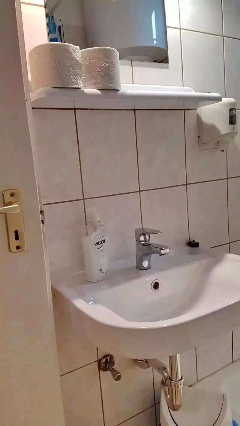  Cazare | Cabană (K0938-19) Imaginea poate fi supusă drepturilor de autor. Se recomandă contactarea titularului drepturilor.