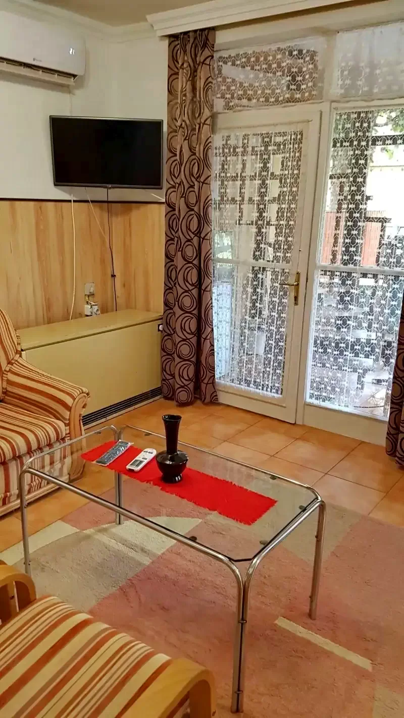  Cazare | Sat de vacanță (K0938-23) Imaginea poate fi supusă drepturilor de autor. Se recomandă contactarea titularului drepturilor.