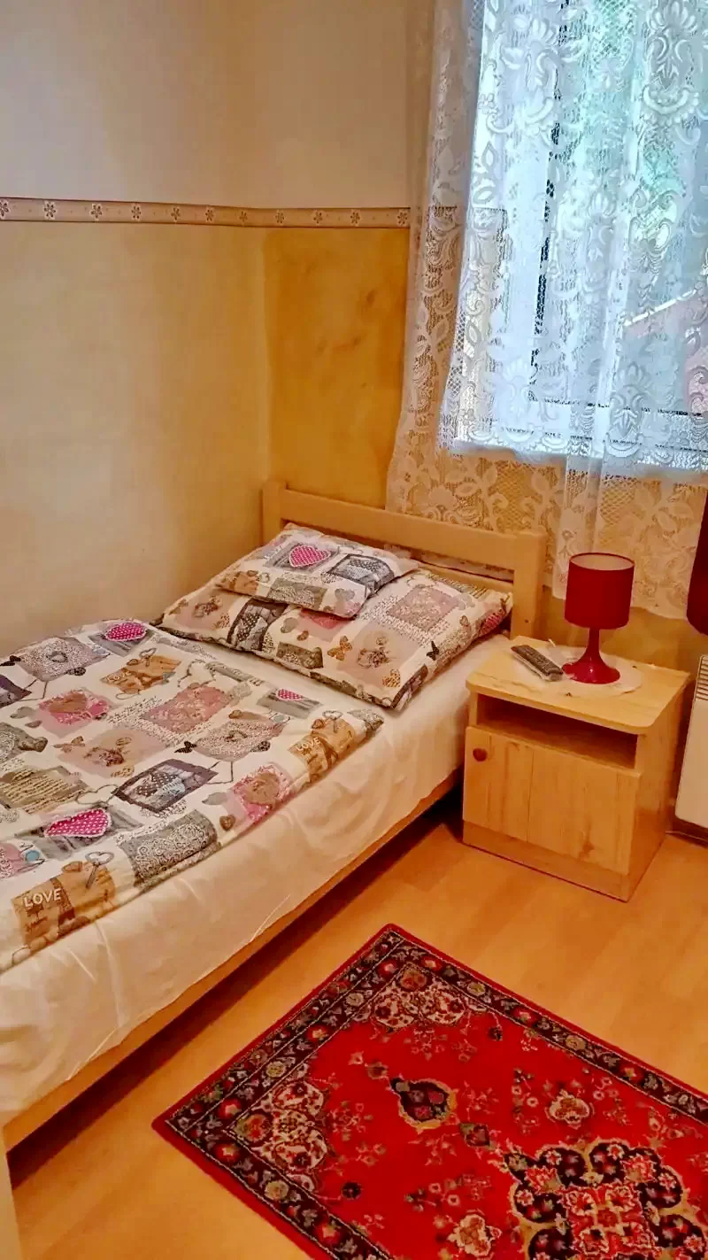  Cazare | Cabană (K0938-24) Imaginea poate fi supusă drepturilor de autor. Se recomandă contactarea titularului drepturilor.